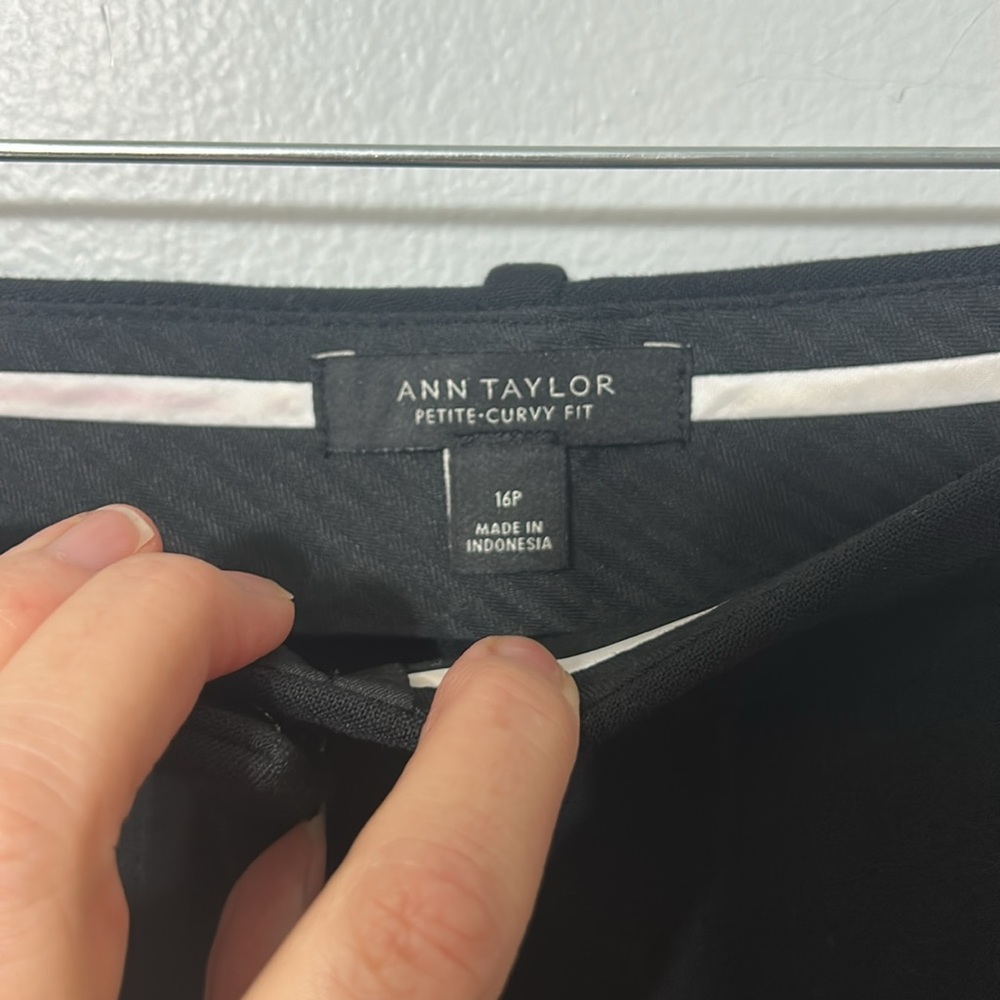 Ann Taylor Black The Petite Sophia Straight Pant - Curvy Fit Size 16 Petite - Picture 4 of 7